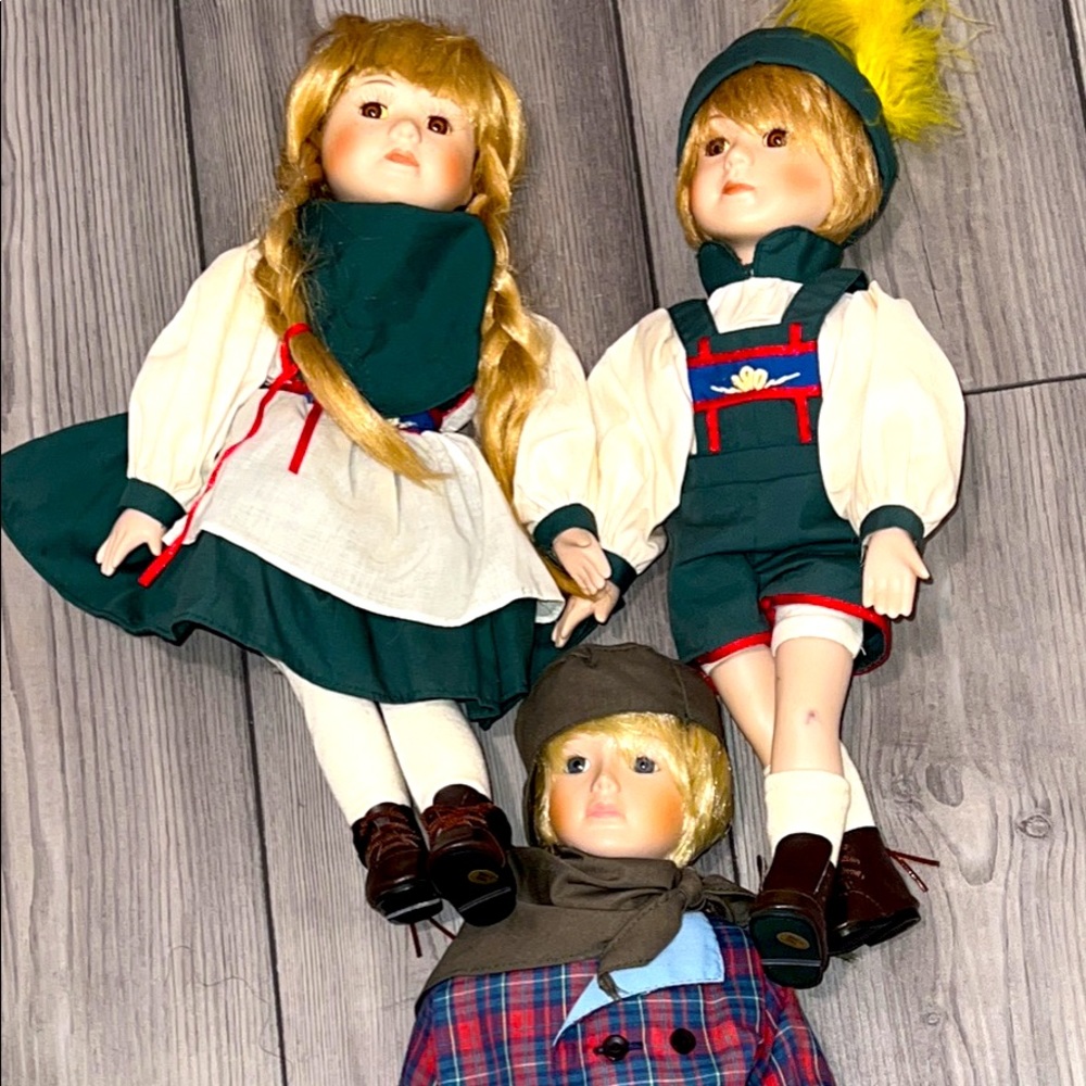3 dolls